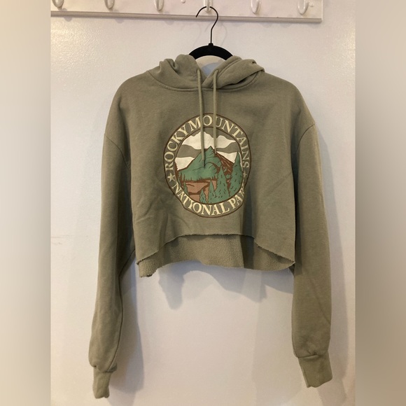 Cropped Green Charlotte Russe Sweatshirt - Picture 2 of 3